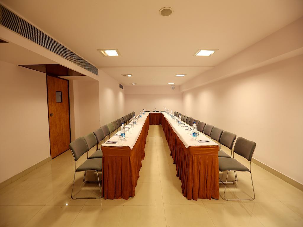 Hotel Waves, Delhi Airport Ngoại thất bức ảnh